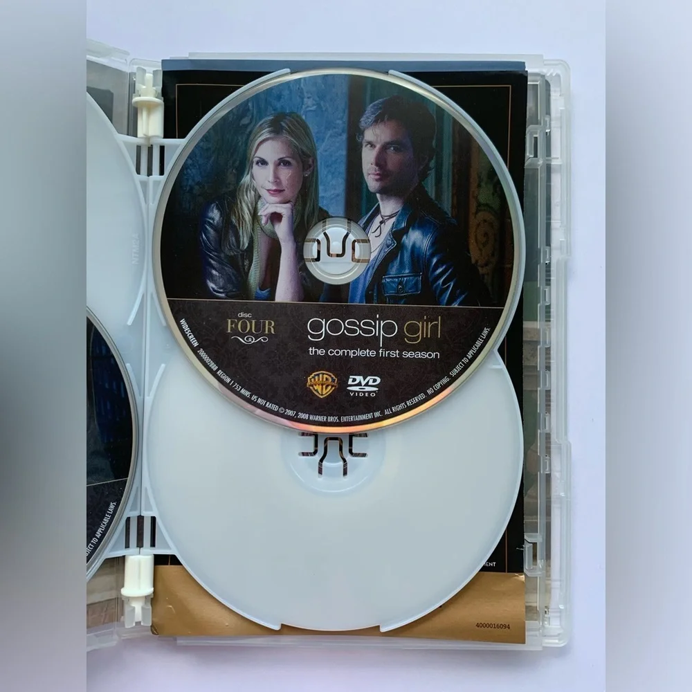 Gossip Girl: The Complete First Season DVD - Picture 7 of 7